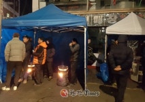 구로구, 남구로역 새벽인력시장 겨울철 쉼터 설치.. 난로·음료 제공