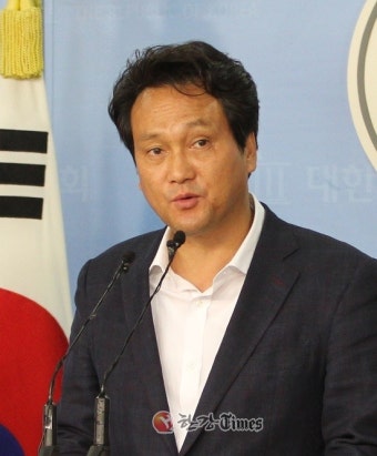 정유라가 보고 싶었다는 안민석 의원 