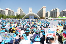 글로벌 걷기행사, 전 세계가 평화로 하나 되길 바라요