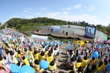 글로벌 걷기행사, 전 세계가 평화로 하나 되길 바라요