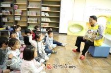 구로구, 이성 구청장 동화 구연자로 변신
