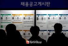 최저임금 인상 때문? 실업급여 신청자↑.. 고용부 부적절한 해석 반박