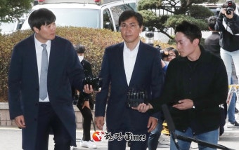 검찰, 안희정 구속영장 재청구.. 고소인 재소환·압수물 분석 등 보강수사 벌여