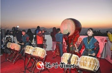 서울에서 제일 먼저 황금돼지 보자... 광진구, 아차산 해맞이 축제