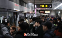 에스컬레이터 화재 9호선 양천향교역 1시간여 만에 운행 재개