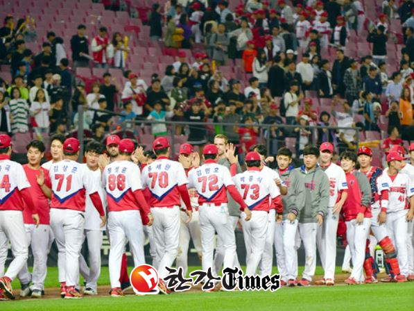 두산 vs 키움, 고척 스카이돔서 뜨거운 무승부 신고!