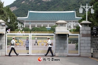 '총선 출마자 공직자 사퇴 시한 1월16일'... 靑, 12월 중 교통정리 무게
