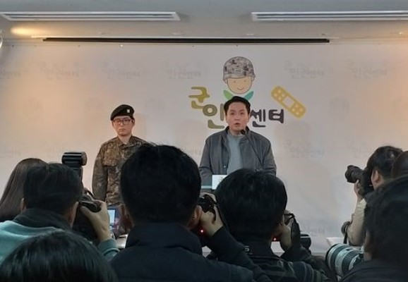 '성전환 부사관' 변희수 하사, 軍 전역 결정 | 포토뉴스