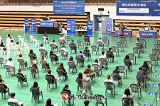 신규확진 1841명, 전 주보다 200명 감소... 18~49세 백신접종 속도전