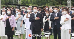 77주년 광복절 경축식... 위대한 국민, 되찾은 자유, 새로운 도약