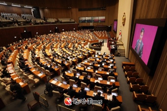 헌정사 두 번째 현직 검사 탄핵안 국회 문턱 넘었다…이동관은 사퇴
