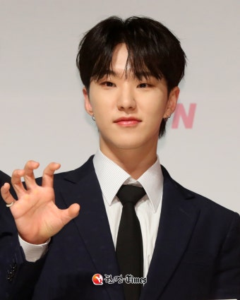 세븐틴 호시, 아동·청소년 위해 1억 기부...