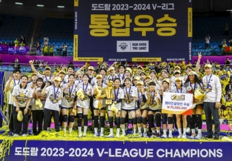 여자배구 현대건설, 13년만에 통합우승..역대 두 번째
