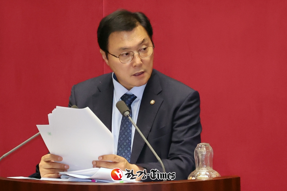 국회, 방문진법 본회의 통과…EBS법 상정