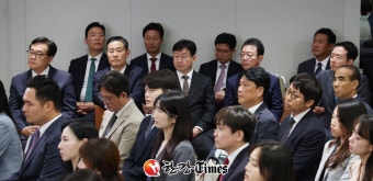 대통령실 고위 참모들, 최상목 대행에 사의 표명…헌재 임명 관련 항의 반영【총 69글자】