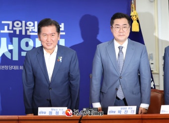 민주당 대표 후보들, TV토론서 선명성 놓고 치열한 경쟁 전개