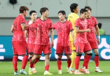 한국 축구, 파라과이에 2-0 완승..일본은 브라질에 사상 첫 승리