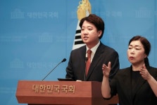 이준석, 개혁신당 대표직 사퇴...