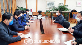 민주당 '코로나19 확진자 사전투표 관리부실 중앙선관위 항의 방문'
