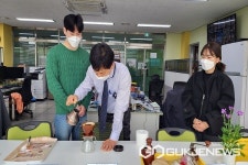 괴산 오성중학교  장용 교감, 은은한 커피 향으로 사랑의 마음 전해