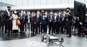 현대자동차·기아 기술연구소 방문한 안철수 인수위원장