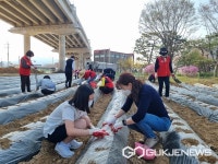 용인시 포곡읍 주민자치위원회, 포곡중 학생 20명과 텃밭 가꿔