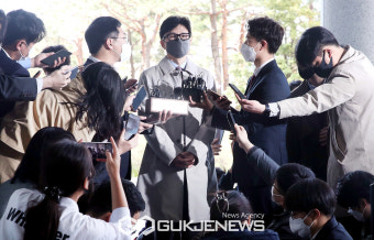 출근길 취재진 질문에 답변 하는 한동훈 법무부 장관 후보자