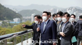 센텀2지구 도시첨단산업단지 현장 둘러보는 윤석열 당선인