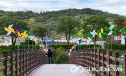 용인시 성산초 동심 가득한 바람개비 구름다리 건너보실래요?