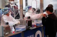 [종합]코로나 오미크론 증상 순서·재감염 두통 설사 식은땀 가래 목 통증 등