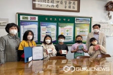 영동 심천초등학교 총동문회, 후배들에게 카메라 선물