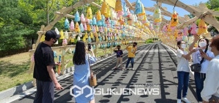 [포토] 가족들이 함께하는 제24회 원주한지문화제!