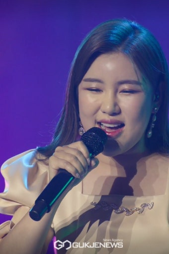 가수 송가인 어버이날 무료 공연 '네이버 나우'서 활짝 열렸다