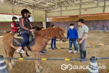 옥천 동이초등학교, 승마체험 교실 운영