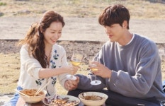 우리들의 블루스 한지민, 김우빈과 가파도 여행...의문의 전화 누구?