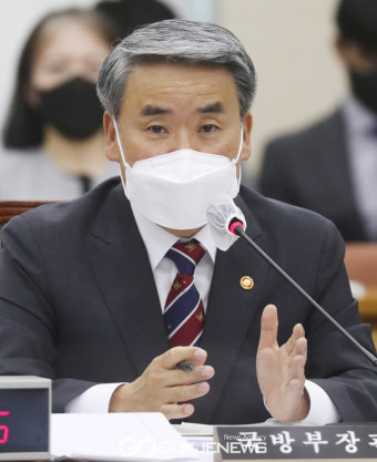답변 하는 이종섭 국방부 장관