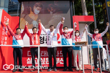[포토] 박형준 국힘 부산시장 후보, 사하구 하단 오일장 투어
