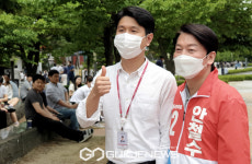 시민들과 인사하는 안철수 분당갑 후보