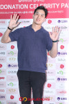 [GJ포토] 배우 홍승휘, '환한 미소로 양손 인사'(빌리버리)
