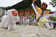[국제포토] 접견례 연회에서 선보인 사자춤