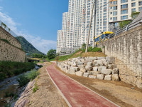 김해시, 해반천 상류 두곡교 일원 정비…보행환경 개선