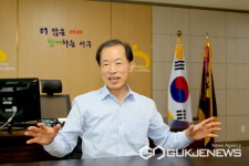 류한국 서구청장, 행복마당 푸드마켓 개소로 저소득 취약계층 지원 모범사례