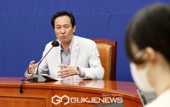 우상호, 민형배 복당설 일축