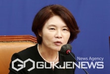 발언하는 한정애