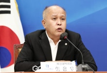 발언하는 이용우