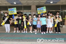 청주 경산초등학교, 교내 텀블러데이 위한 등굣길 캠페인 실시