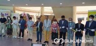 시민회관 전시실서 88집 출판기념회 및 제천사랑 시화전 열려