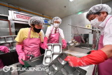 이갑준 부산 사하구청장, 중식 봉사로 출발!