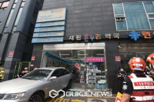 동대문서 승용차 약국으로 돌진…운전미숙으로 가속페달