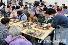 선유고급식소 | 옥천군노인장애인복지관, 어르신과 장애인 초복 행사 열려